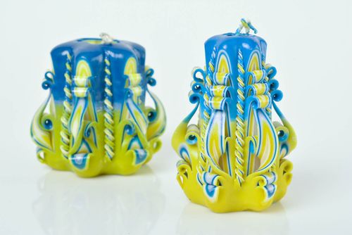 Bougies sculptées en paraffine set de 2 pièces bleu jaune faites main originales - MADEheart.com