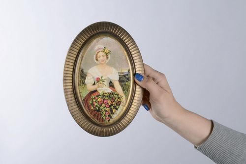 Wandbild aus Gips Blumenfrau mit Rosen - MADEheart.com