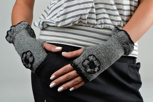 Mitaines tricot fait main Gants mitaines au crochet gris noir Accessoire femme - MADEheart.com