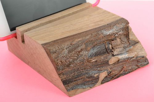 Support pour téléphone portable en bois naturel de style écolo fait main petit - MADEheart.com