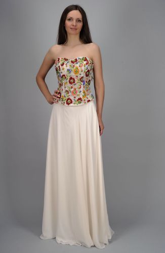 Hochzeitkleidung mit Glasperlen dekoriert - MADEheart.com