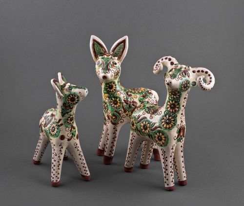 Set di statuette in ceramica fatto a mano Cervi Figurine decorative di argilla - MADEheart.com