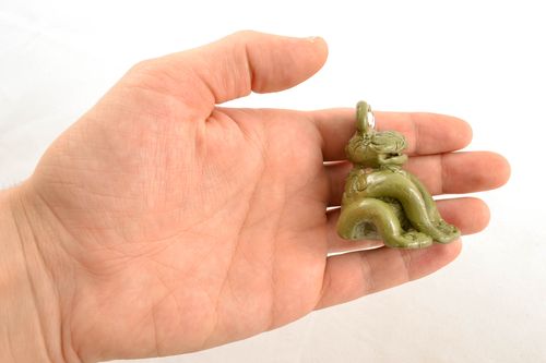 Statuina fatta a mano figurina rana in ceramica souvenir in terracotta - MADEheart.com