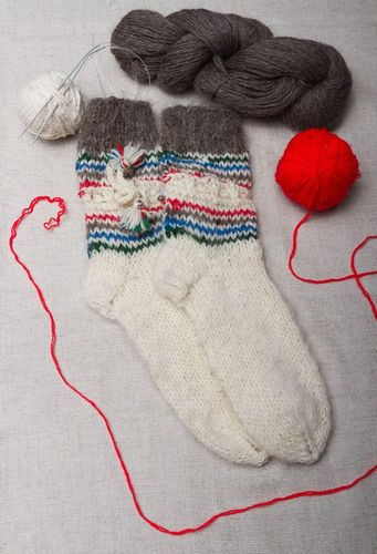 Chaussettes de femme blanches en laine - MADEheart.com