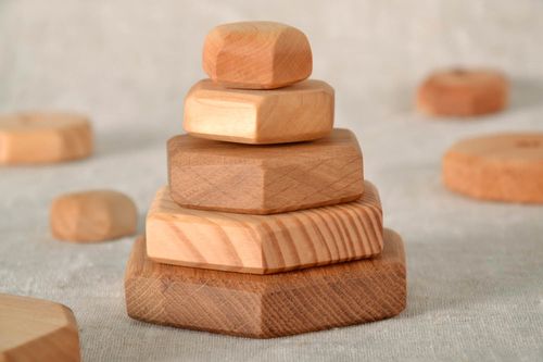 Holz Pyramide, 5-teilig  - MADEheart.com