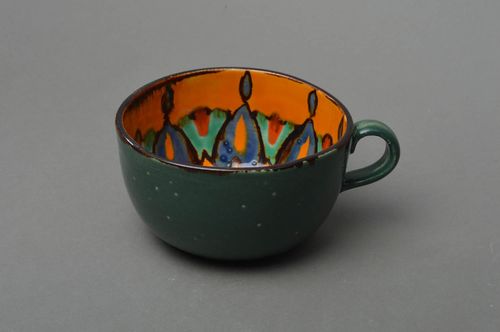 Tasse à thé en porcelaine vert foncé avec ornement à lintérieur faite main - MADEheart.com