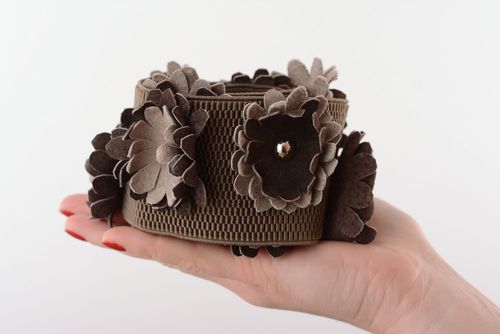 Elastic belt with leather flowers - MADEheart.com