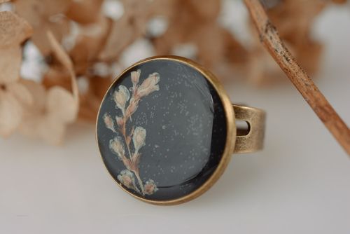 Handmade black round womens ring of adjustable size with flower in epoxy resin - MADEheart.com