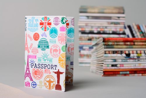 Protège-passeport en cuir artificiel avec imprimé original accessoire fait main - MADEheart.com
