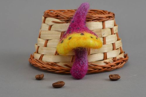 Spilla bella a forma di fungo fatta a mano accessorio originale da donna - MADEheart.com