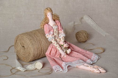Brinquedo para interior têxtil boneca macia decorativa  - MADEheart.com