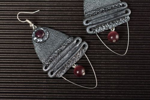Handmade Ohrringe aus Polymerton mit echtem Stein schön mit Anhängern für Frauen - MADEheart.com