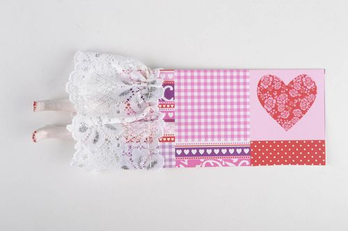 Paper bookmark with legs - MADEheart.com
