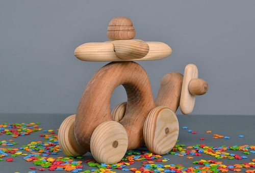 Spielzeug aus Holz Hubschrauber - MADEheart.com
