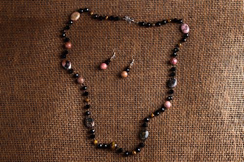 Juego de joyas artesanales de collar y pendientes de cuentas regalo para mujer - MADEheart.com