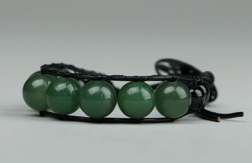 Bracelet with jade beads - MADEheart.com