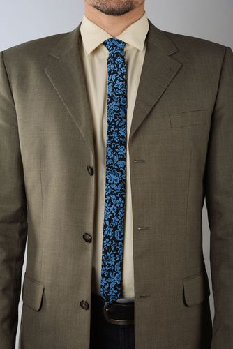 Schwarz-blaue Krawatte - MADEheart.com