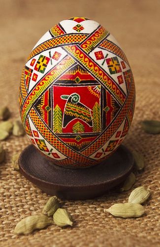 Huevo de Pascua ucraniano - MADEheart.com