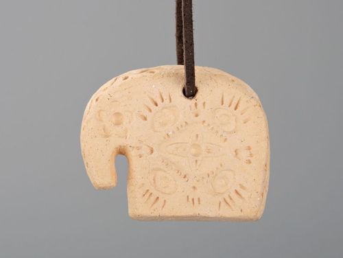 Pendentif éléphant en céramique à décorer - MADEheart.com