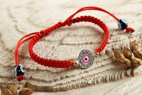 Pulsera hecha con hilos atesanal accesorio para mujer regalo original talismán - MADEheart.com
