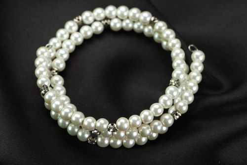 Weißes Armband aus Perlen  - MADEheart.com