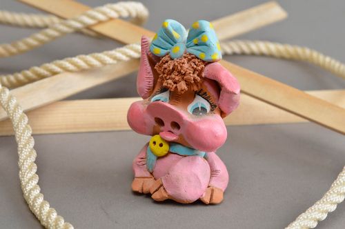 Figura de barro artesanal decoración de hogar regalo para amigos cerdita rosada - MADEheart.com