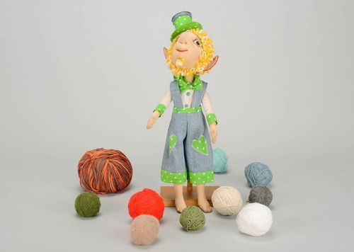 Bambola di peluche fatta a mano Leprechaun in cappello Pupazzo di peluche - MADEheart.com