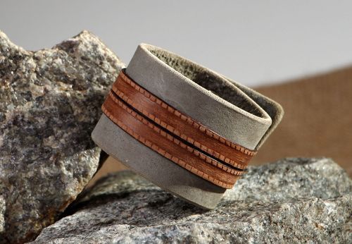 Bracelet large en cuir avec estampage  - MADEheart.com