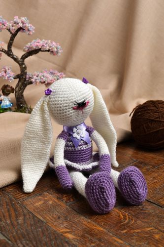 Doudou lapin blanc Jouet tricot fait main mi-laine demi-acrylique Cadeau enfant - MADEheart.com