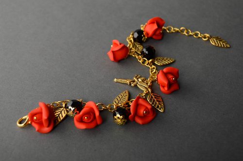 Bracelet en argile polymère et métal Roses rouges - MADEheart.com