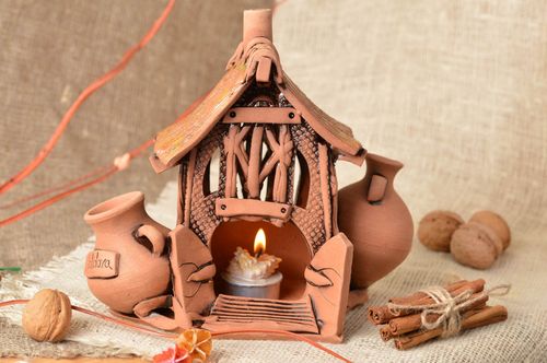 Candelero de cerámica decorativo hecho a mano para una vela casita - MADEheart.com