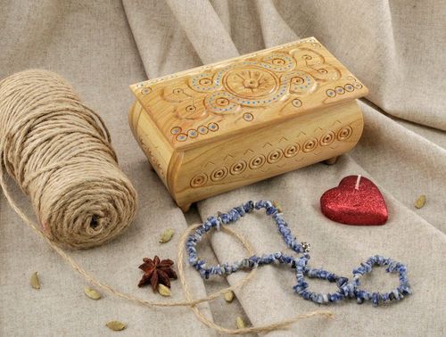 Boîte à bijoux en bois incrustée de perles - MADEheart.com