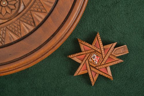 Pendentif étoile bois de poirier Bijou fait main décoré Cadeau pour femme - MADEheart.com