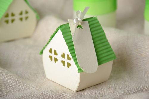Handmade wedding paper favor box in the shape of house in green and white colors - MADEheart.com