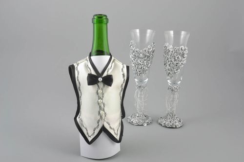 Habit de marié pour bouteille de champagne fait main blanc-noir en satin - MADEheart.com