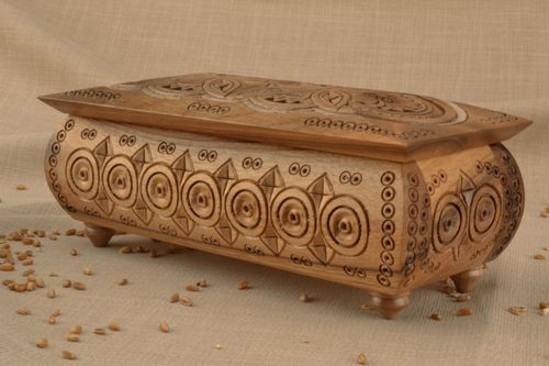 Portagioielli di legno fatto a mano cofanetto rettangolare scrigno intagliato  - MADEheart.com