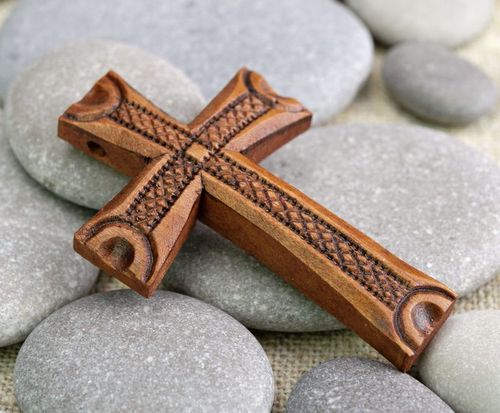 Croix pectorale avec lincrustation - MADEheart.com