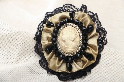 Homemade brooch in vintage style - MADEheart.com