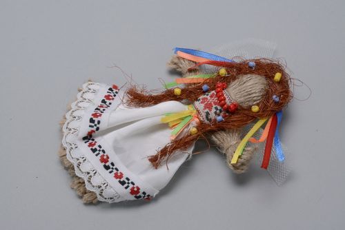 Bambola etnica fatta a mano bambola di stoffa talismano per la fortuna  - MADEheart.com