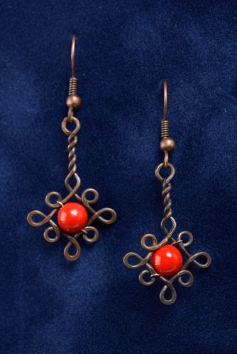 Schöne lange Wire Wrap Ohrringe aus Kupfer mit Anhängern Kugeln für Frauen - MADEheart.com