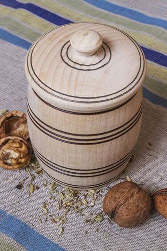 Pote de madeira com uma tampa para especiarias - MADEheart.com