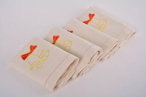 Lot de serviettes de table brodées au plumetis en mi-lin faites main 4 pièces - MADEheart.com