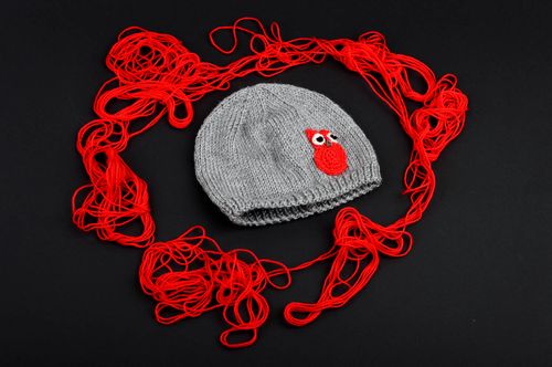Handgemachte Mütze Kindermütze Winter gestrickte Kindermütze grau rot exklusiv - MADEheart.com