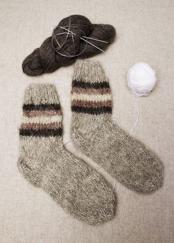 Chaussettes en laine grises faites à la main - MADEheart.com