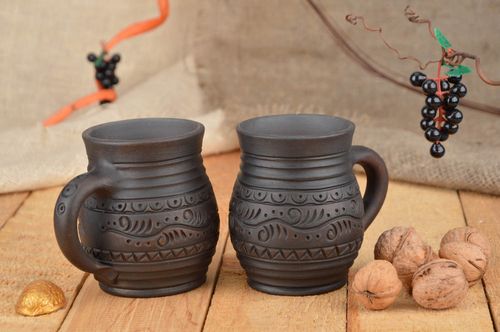 Set of dark brown two 16 oz cups with handle and rustic plain pattern - MADEheart.com
