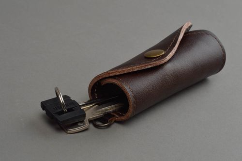 Étui porte-clés en vrai cuir fait main bordeaux petit accessoire original - MADEheart.com
