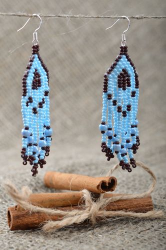 Handgemachte lange blaue Ohrringe aus Glasperlen Ethno Stil Handarbeit  - MADEheart.com