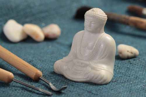 Figurine bouddha Objet à décorer fait main Cadeau original en résine polymère - MADEheart.com