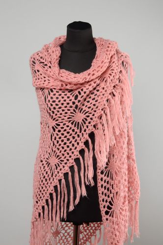 Pink lacy crochet shawl - MADEheart.com