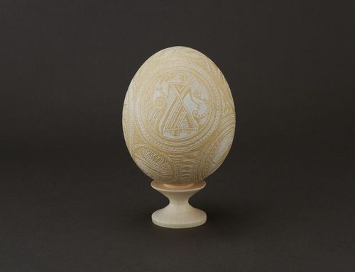 Decorative ostrich egg etched with vinegar - MADEheart.com
